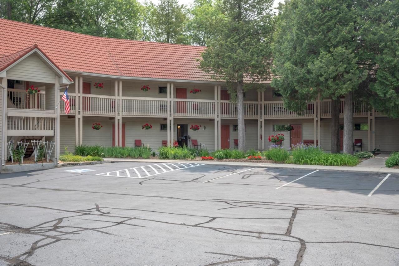 Ridges Inn & Suites Baileys Harbor Bagian luar foto