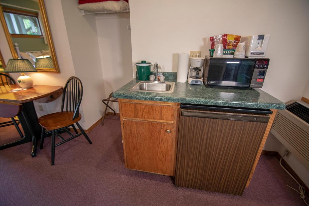 Ridges Inn & Suites Baileys Harbor Bagian luar foto